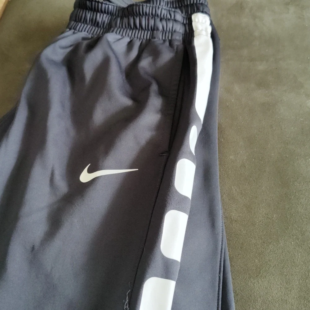 Never worn - Picture 1 of 3